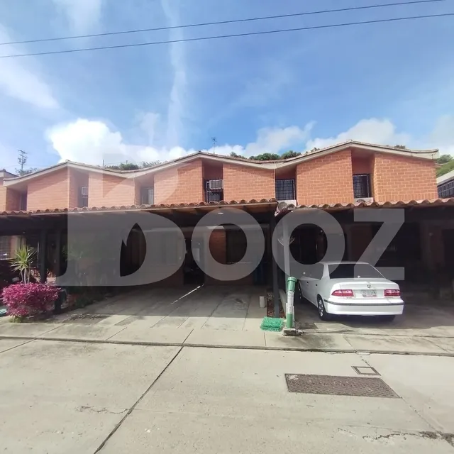 Venta De Town House, Nueva Casarapa, Amoblado 
