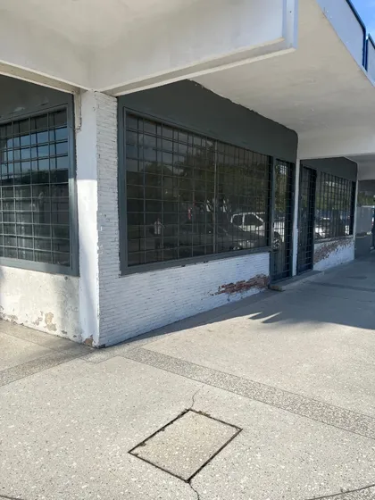 Vende Local Comercial En Av. Michelena, C.c Ara, Al Lado Del Estadio José Bernando Pérez.