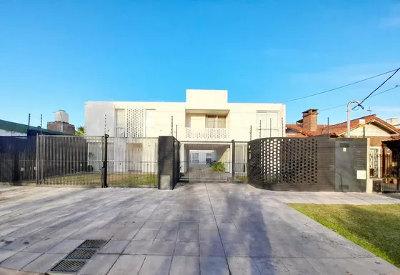 Ph En Venta En Condominio- Ituzaingó