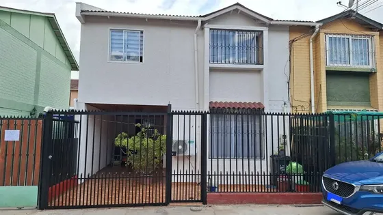 Casa En Venta De 4 Dorm. En Quilicura