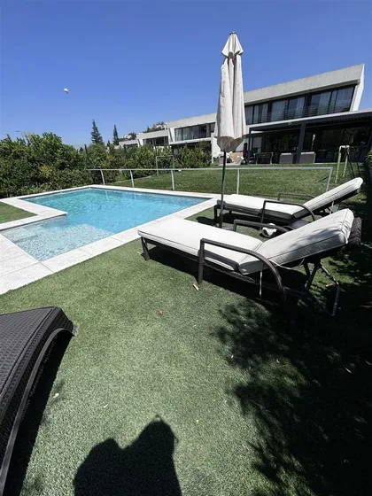 Casa En Venta De 4 Dorm. En Lo Barnechea Valle Escondido