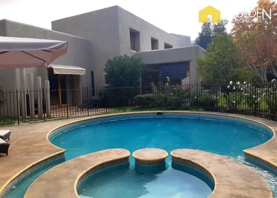 Casa Venta Lo Barnechea - Sector Seguro- Santuario Del Valle
