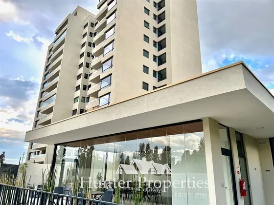 Lujoso Dpto. En Venta De 4d + Sala De Estar En Las Rastras.