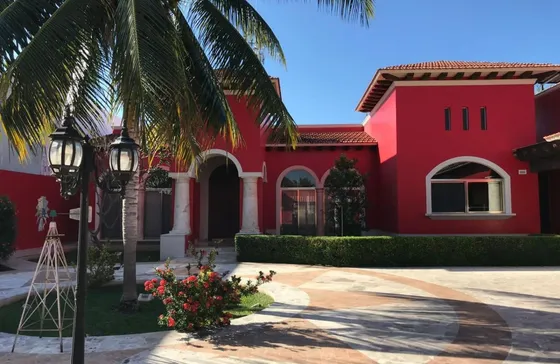 Casa Con Jardín Y Alberca Privada, En Venta, Montecristo, Mérida