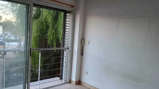 Departamento En Venta De 1 Dormitorio C/ Cochera En Otros Barrios