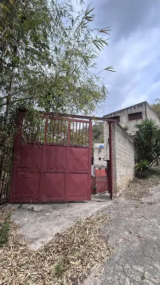 Galpón Industrial De 300m2en Mariche: Ubicado En Un Tranquilo Parque Industrial Cerrado, Rodeado De Montañas Y Alejado De La Vía Principal.