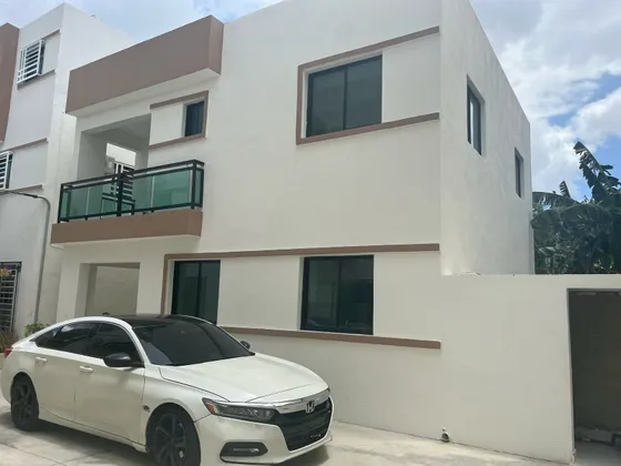 Se Alquila Apartamento Tipo Villa De 2 Niveles Alma Rosa Ii 