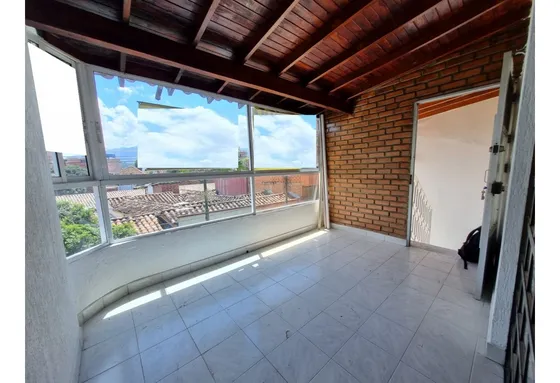 Apartamento En Venta Piso 3ero En La Floresta 130 Mt²