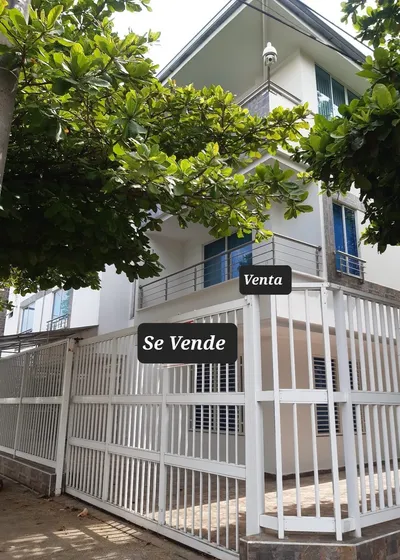Venta Casa Esquinera - El Ingenio 3 Pisos