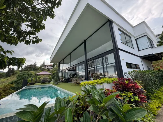  ¡exclusiva Casa Campestre En Dapa Con Piscina, Jacuzzi Y Energía Solar! 