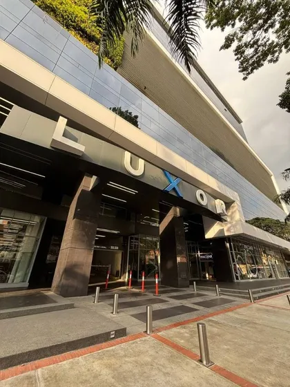 Venta De Oficinas (obra Gris) En Torre Luxor. Las Mercedes. (eg)