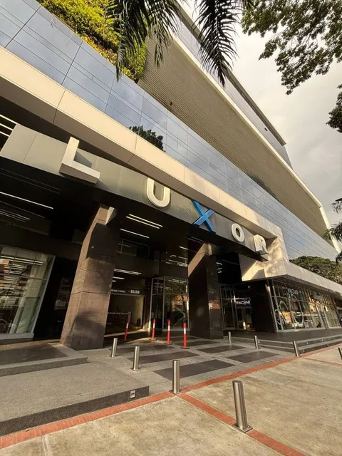Venta De Oficinas (obra Gris),en Torre Luxor, Las Mercedes, Caracas (es)