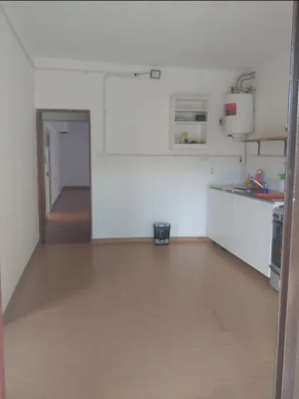 Casa En Venta - 2 Dormitorios 3 Baños - Local - 353mts2 - Caseros