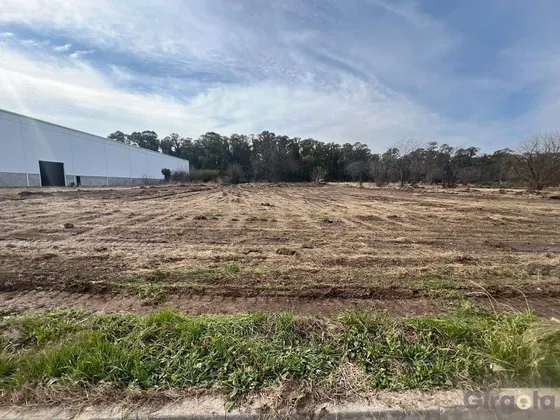Venta Lote Industrial De 4060 M2  Merlo