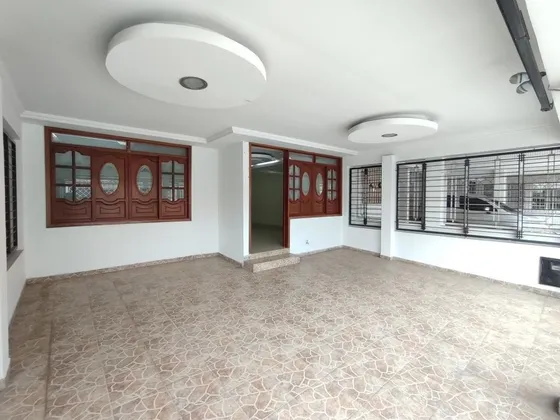 Casa En Venta En Prados Del Norte. Cod V30242