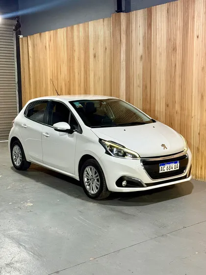 Peugeot 208 1.6 Allure