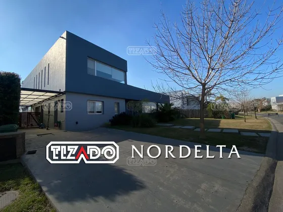 Casa  En Venta Al Lago En San Benito, Villanueva