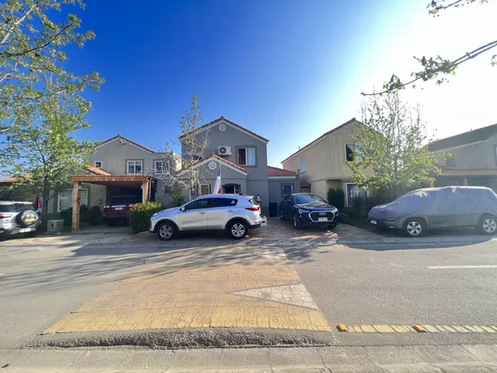 Maravillosa Casa En Venta Con Acceso Laguna De Cóndores