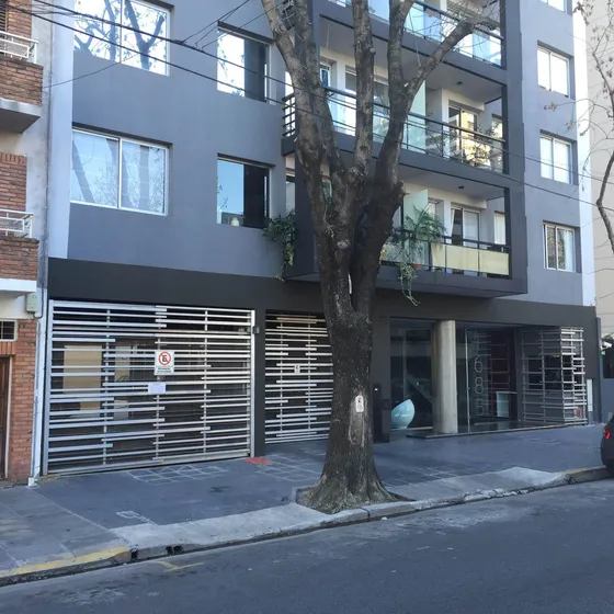 Cochera Fija Cubierta - Nuñez Cómoda - Bajas Expensas. Ámplio Espacio De Maniobras Dueño Directo Sin Gastos De Comisión.!!!
