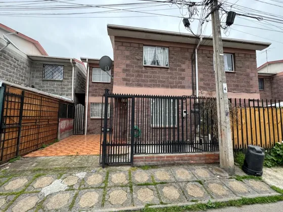 Encantadora Casa En Venta /ejercito Libertador /los Castaños