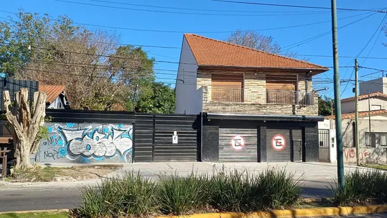 Local Comercial Con Oficinas Mas Deposito