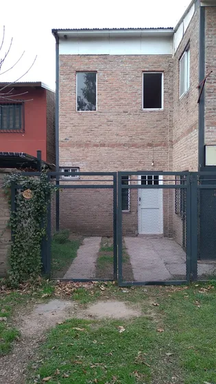 Casas Y Galpón En El Mismo Predio.