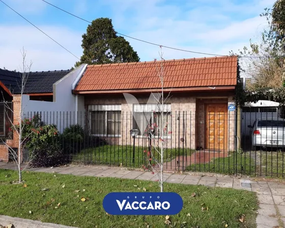 Casa En Venta 3 Ambientes Castelar Norte