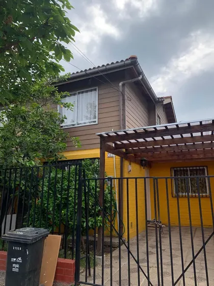 Cómoda Casa En Sector Casas Viejas Puente Alto - 2d2b - Muk