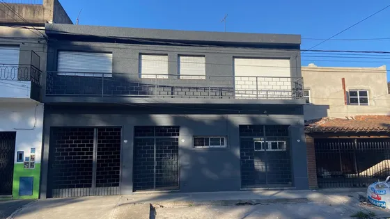 Venta Casa Con Deposito Y Locales En Palomar