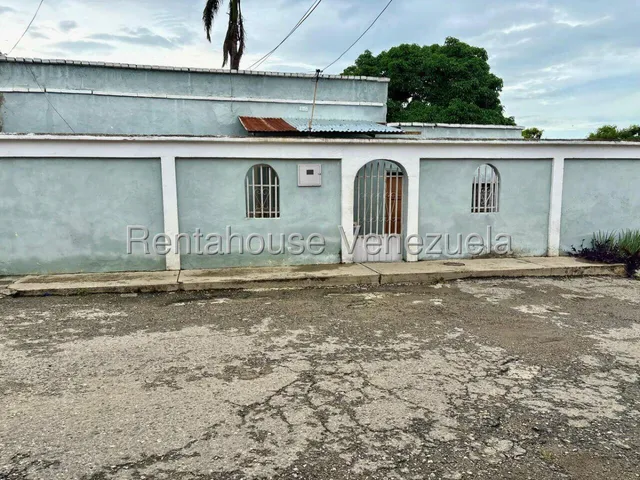 Dennymar, Vende Hermosa Casa En Estrategica Ubicacion De Facil Acceso A Todo Dispone De 258m2 Con Todos Los Servicios Basicos Operativos B5a23337                                                       