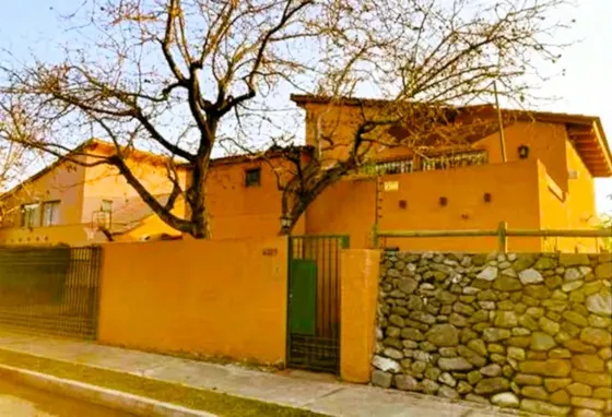 Amplia Casa En Arriendo 5d/4b/2e Quincho, Piscina, Peñalolén