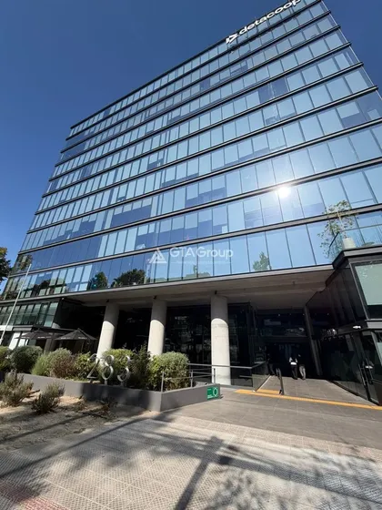 Arriendo De Oficina 106 M2 Habilitada. Los Leones.