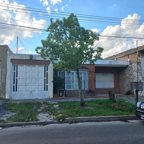 Casa En  Venta 4amb 2 Baños Jardín Y Garage