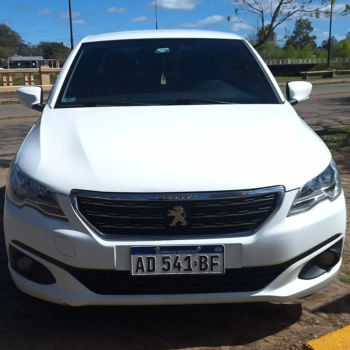 Peugeot 301 1.6 Allure