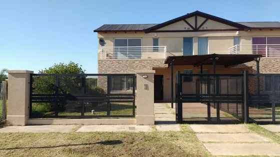 Venta Casa 3 Dormitorios Funes