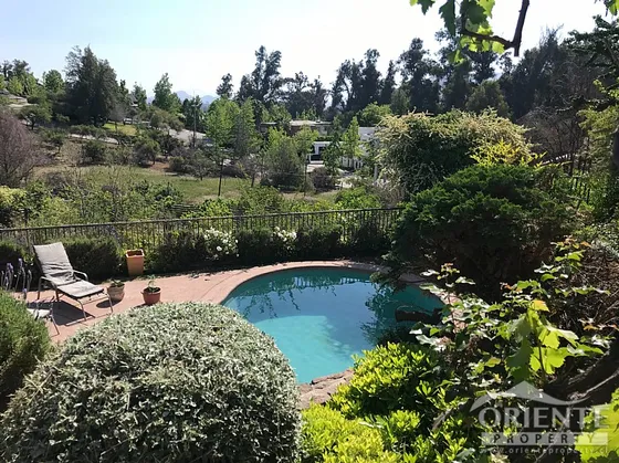 Encantadora Casa Colonial Con Amplio Jardín Quinchamali