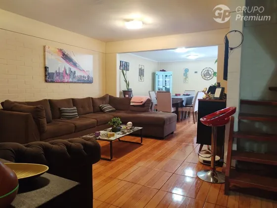 Casa En Venta De 3 Dorm. En Maipú