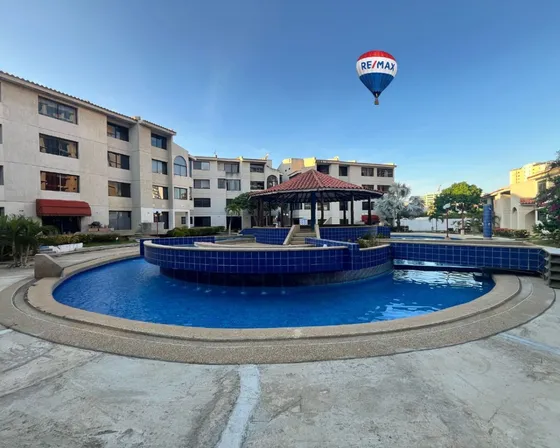 Re/max 2 Mil Vende Apartamento En Residencias Isla Del Rey, Con Zona Residencial Y Con Piscina