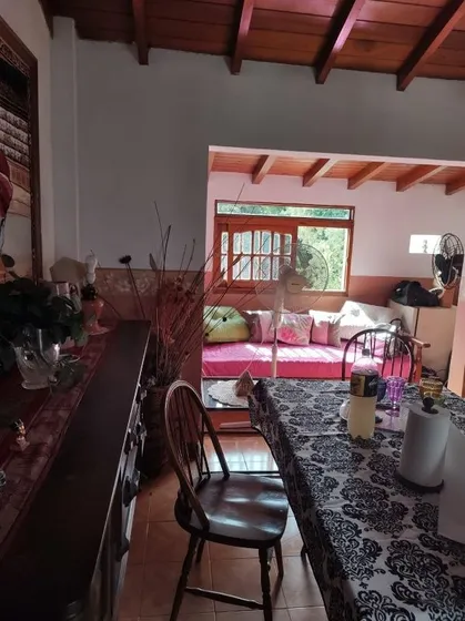 Casa  En Venta - 5 Dormitorios 4 Baños - 150mts2 - Castelar Norte