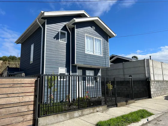 Casa De 2 Pisos Con Patio En Venta (75964)
