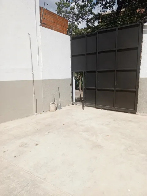 Alquiler Galpon A Pie De Calle. Cerca Avd Bolívar Norte 
