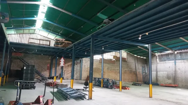 Amplio Galpón Techado Con Local Comercial Integrado Bv. 