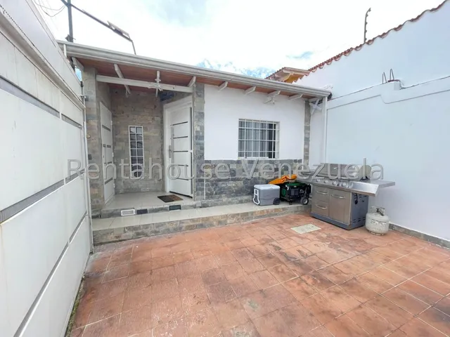 César Bullones Vende Hermosa Casa En Urb. Colinas De Santa Rosa, Lara     25-16802