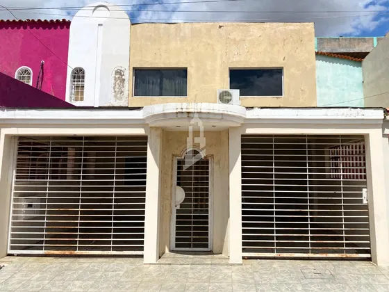 Townhouse En El Conj. Resd. Santa María, Ubicado En Sierra Parima