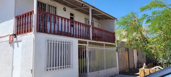 Casa Tradicional Con Gran Terreno.
