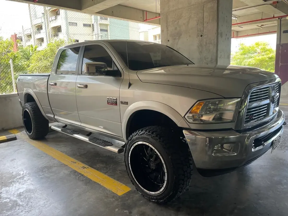 Dodge Ram 5.7 2500 Crew Cab Laramie