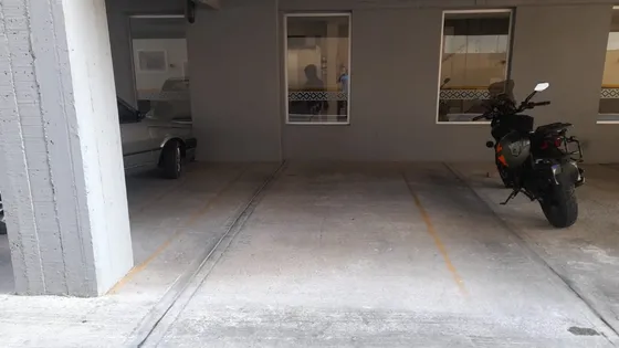 Venta De Una Cochera Cubiertas En Edificio A 3 Cuadra De La Plaza Y 2 De La Estacion U$s 16.500 