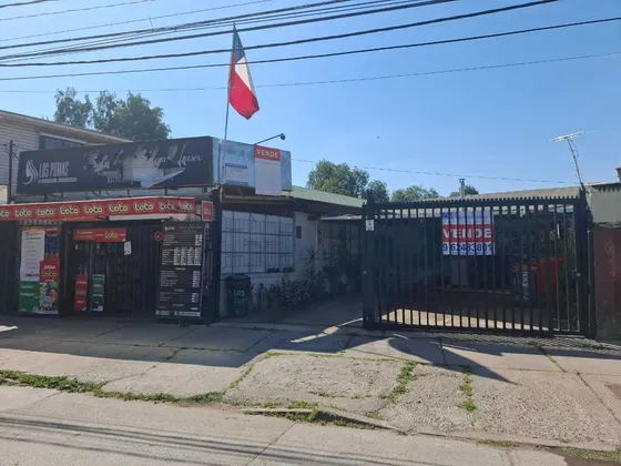 Amplia Casa Con Local Comercial (70569)