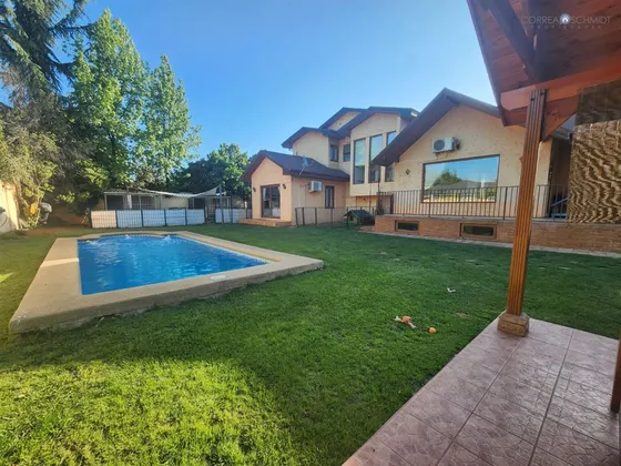 Casa En Venta De 6 Dorm. El Polo De Machalí