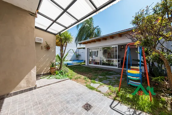 Casa En Venta De 3 Dormitorios En Urca . Apto Crédito.